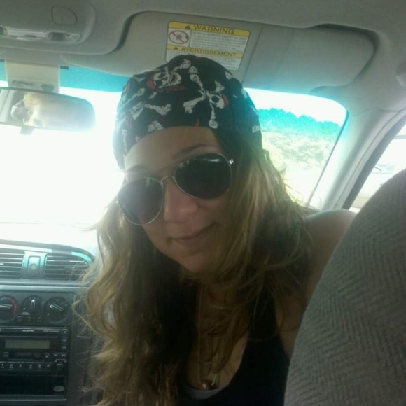 Meet your Posher, Nicole - Picture 4 of 6